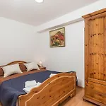 Nyaraló 2 Bedroom Luxurious In