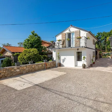 Semesterbostad 2 Bedroom Cozy In Jurdani