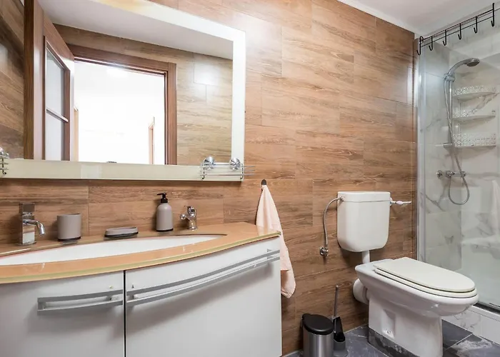 2 Bedroom Cozy In Ferienhaus Jurdani