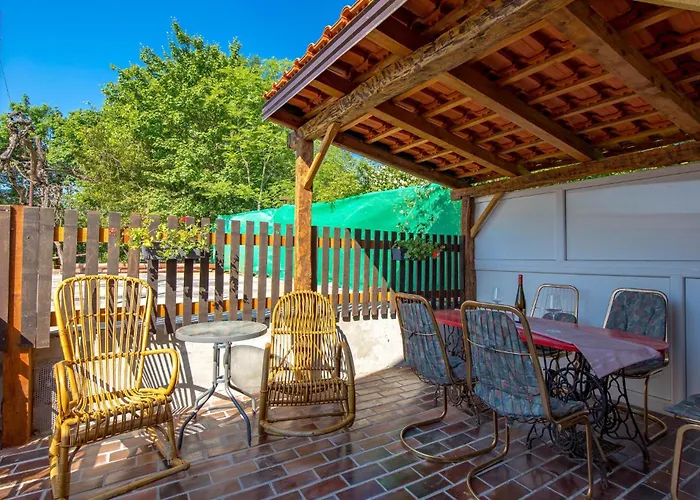 2 Bedroom Cozy In Ferienhaus Jurdani