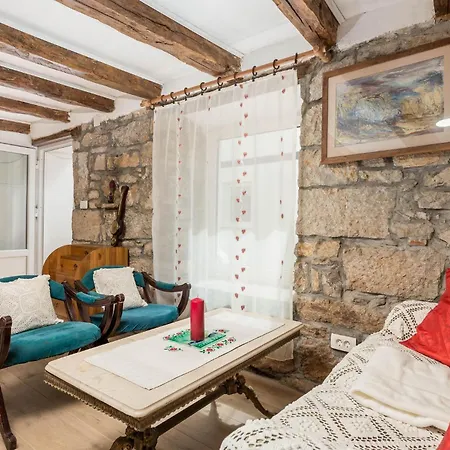 2 Bedroom Stunning In *