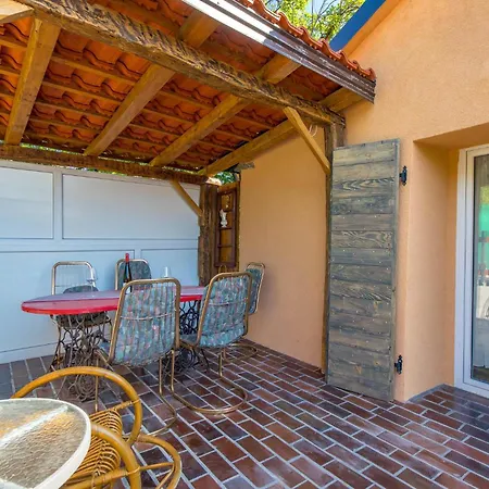2 Bedroom Stunning In *